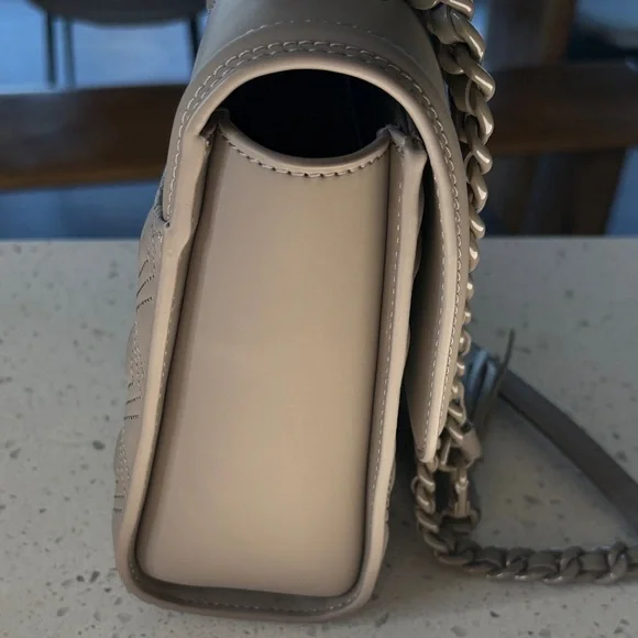 Tory Burch Fleming convertible in matte Grey Heron Quilted leather. Shoulder Bag - Picture 5 of 16